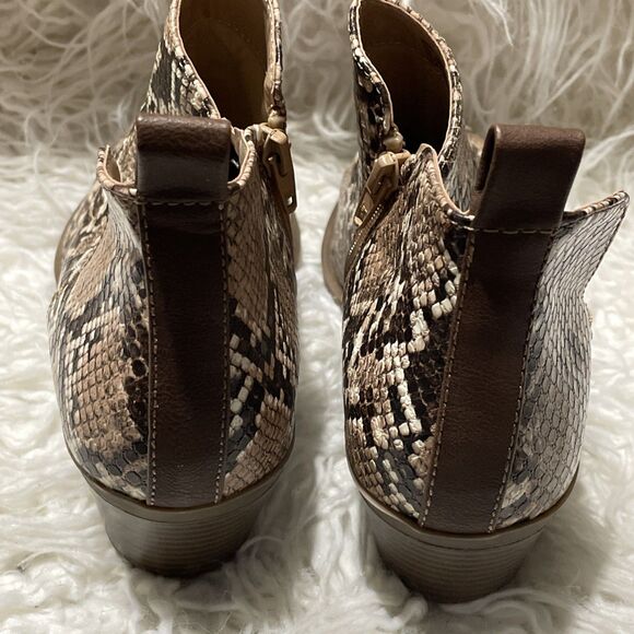 Time and Tru Faux Snakeskin print ankle  booties 8.5 - Picture 3 of 4